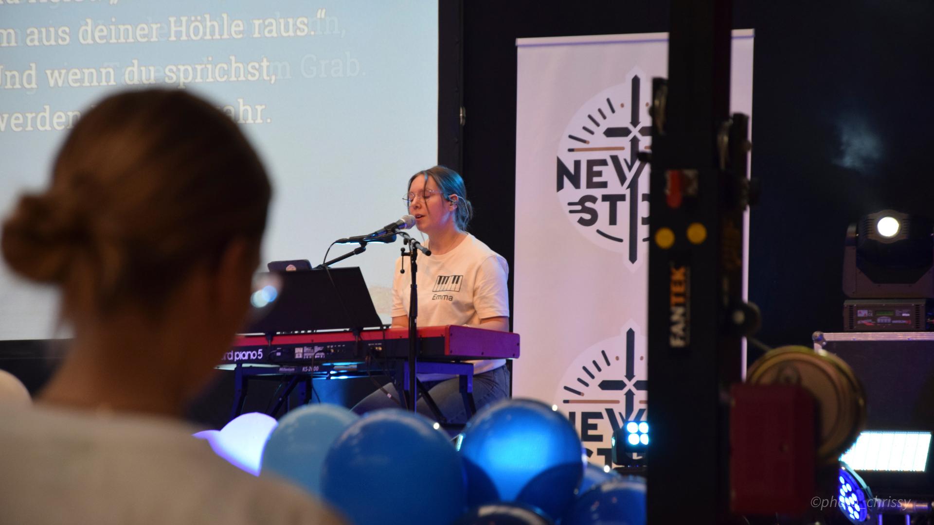 Pianistin der Lobpreisband JUMIKO Franken 2025