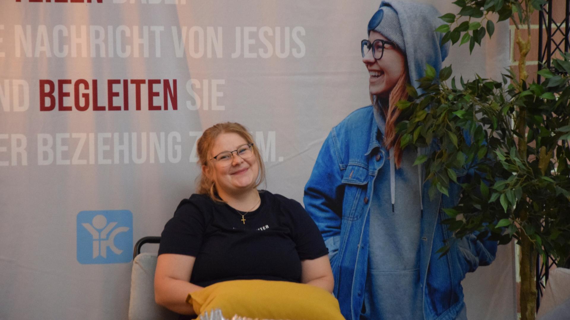 JFC-Missionarin an ihrem Missionsstand bei der JUMIKO Franken 2025