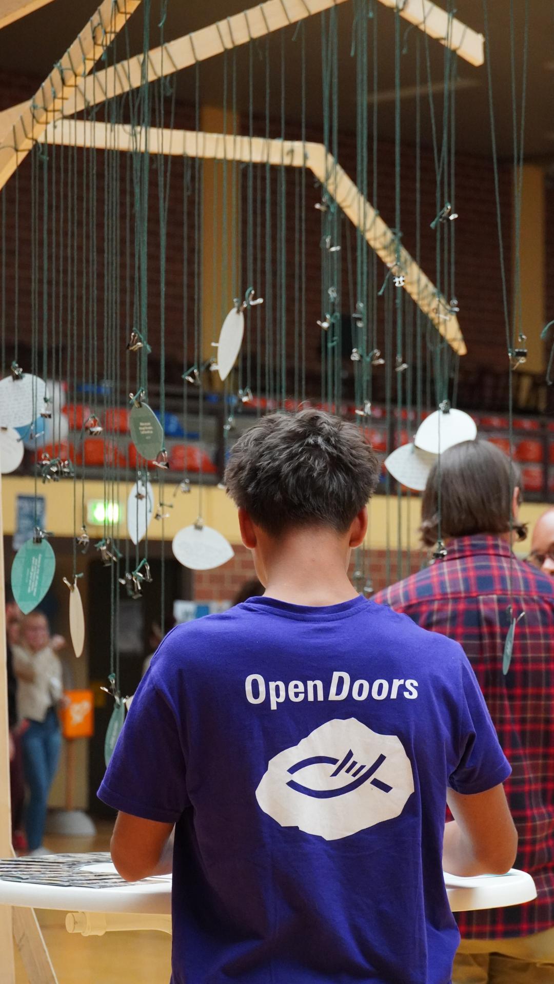 Open Doors Mitarbeiter am Gebetsbaum der JUMIKO Franken 2025